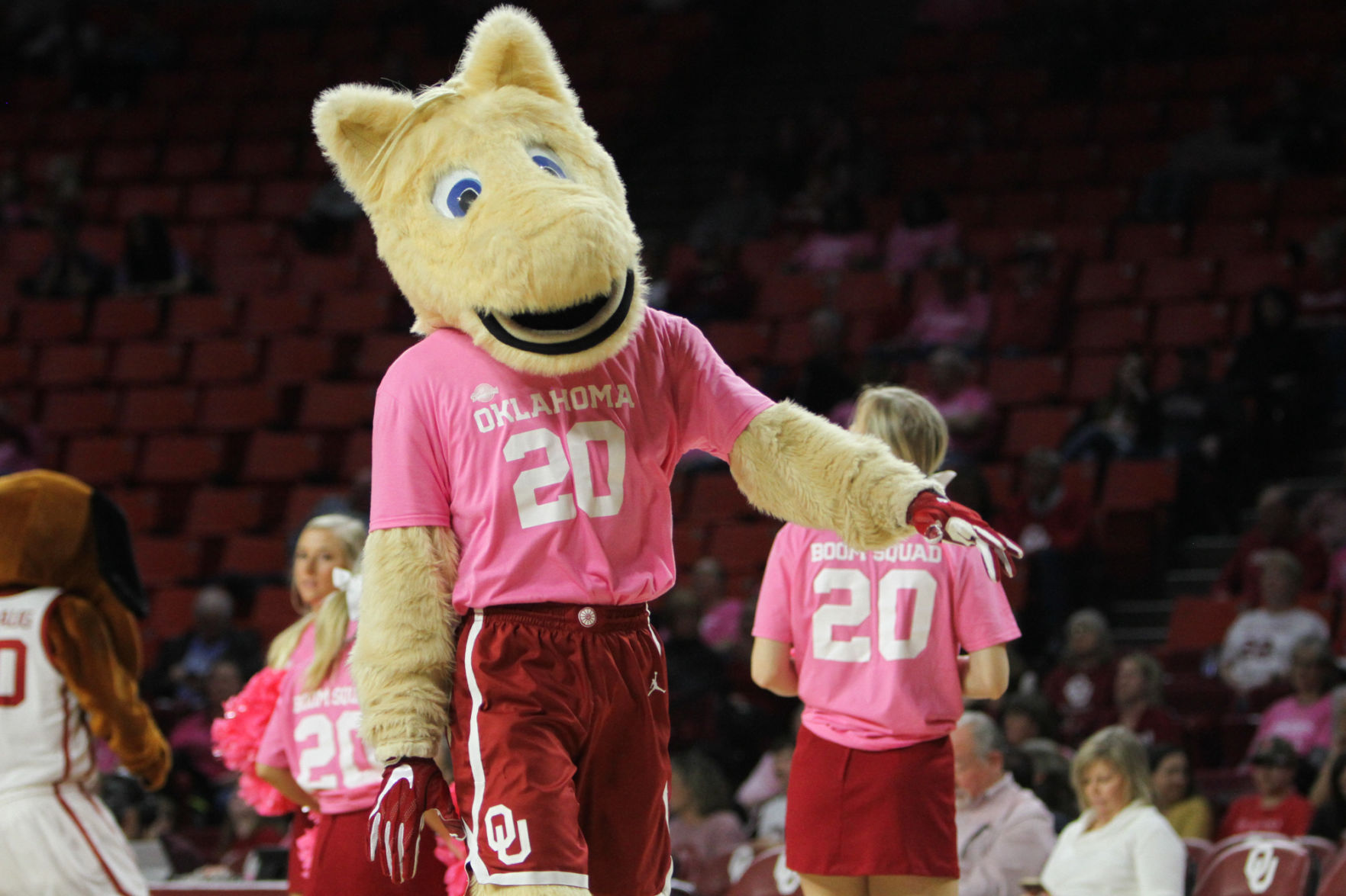 Boomer strolls down the court